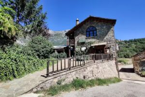 Acampada rural y área de autocaravanas El Plano