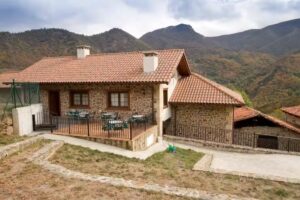 ALBERGUE DE VILLAVERDE Centro de Ecoturismo y Educación Ambiental El Hayal