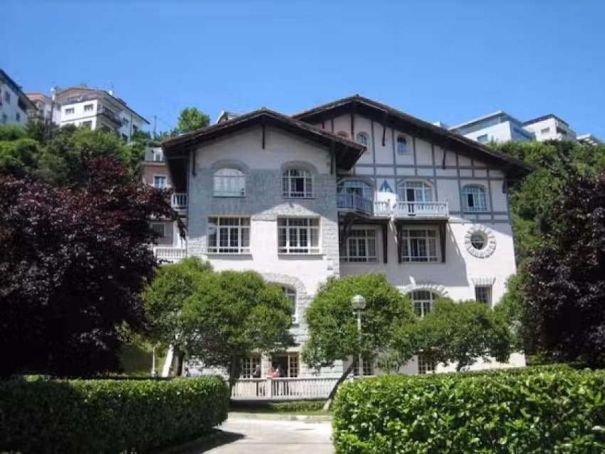 Albergue juvenil Ondarreta – La Sirena