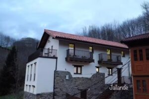 Albergue «La Casita de Aba». Albergue Turístico Categoría Primera.