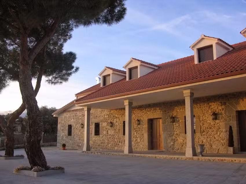 Albus Albi Hotel y Apartamentos Rurales en Madrid