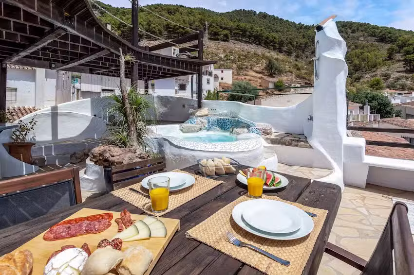 Alcaucin town house with splash pool