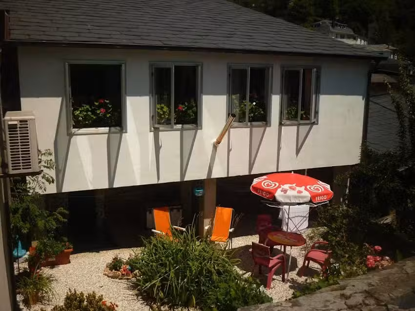 Alojamiento en Samos Pensión Santa Rosa