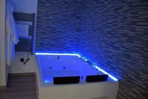 Alojamientos Lola. Suites con jacuzzi