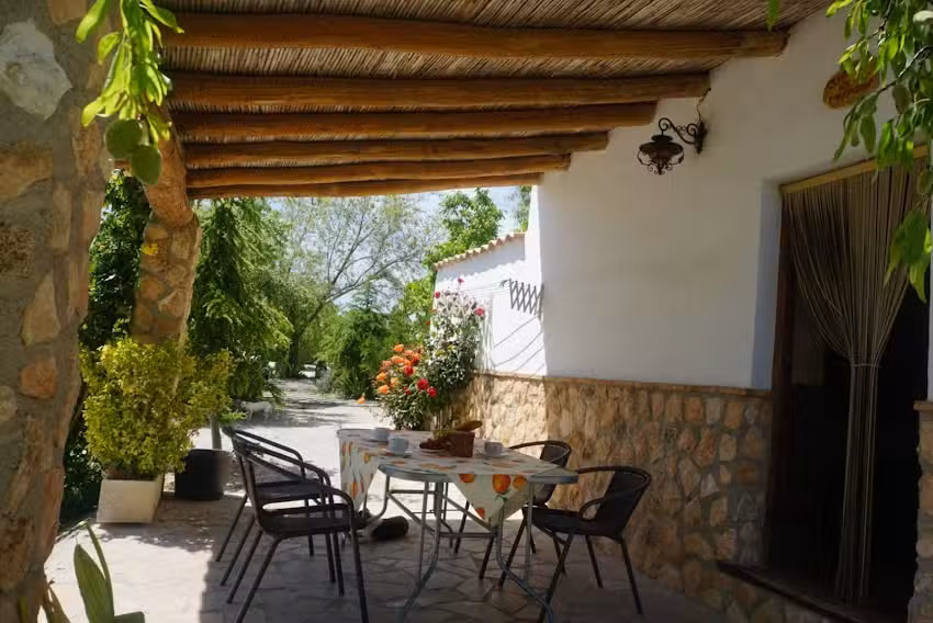 Alojamientos Rurales Cortijo Helao. Cabañas y Cortijos. Piscina, Parque infantil, Ven con tu mascota.