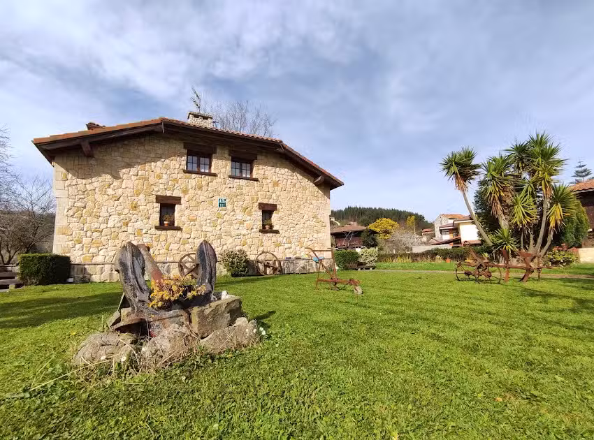 Alojamientos Rurales Naveces