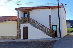 Alojamientos y Albergue playa del Silencio