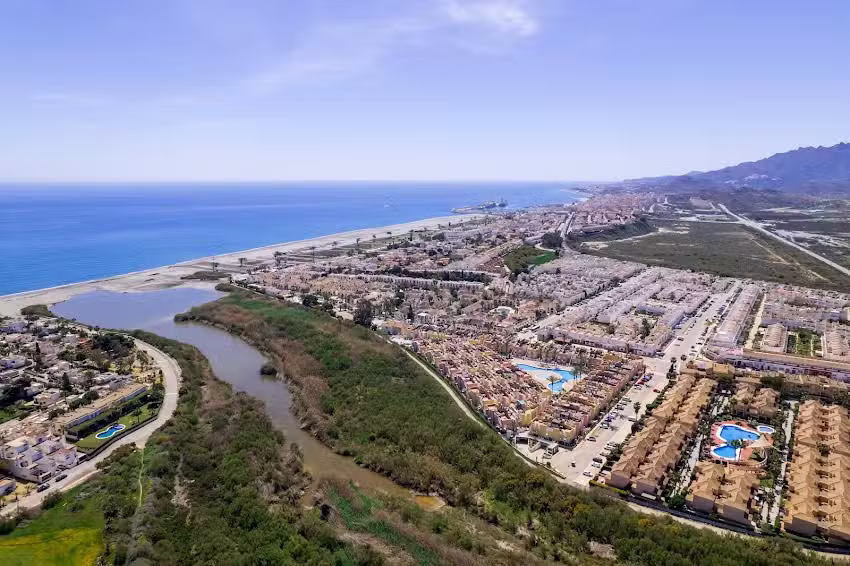 Alquiler apartamento en Vera Playa con jacuzzi privado y piscina