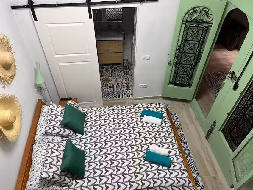 Alzira bonita Habitación verde con baño privado