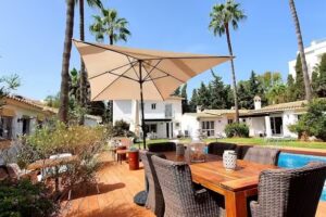 Apart Hotel Banús Lodge