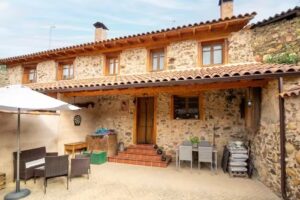 Apartamento cerca del Lago Omaño con Baño de Burbujas- Belvilla by Oyo