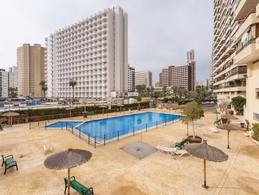 Apartamento con piscina en Benidorm- Belvilla by Oyo