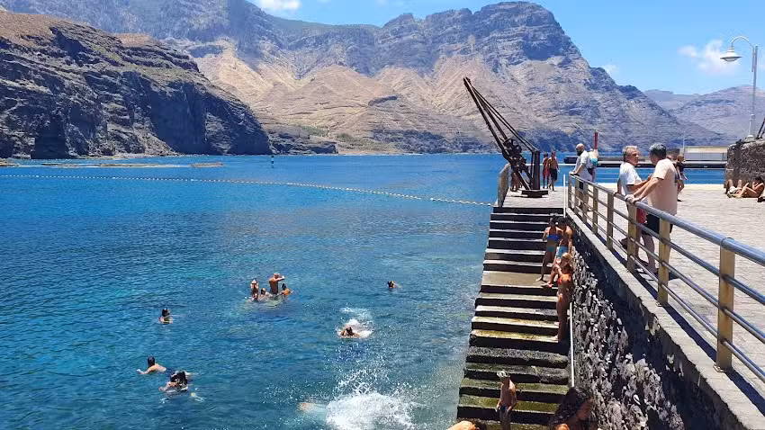 Apartamento Playa De Agaete. Urbanizacion Sambrano