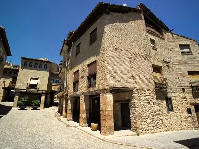 Apartamentos Alquezar