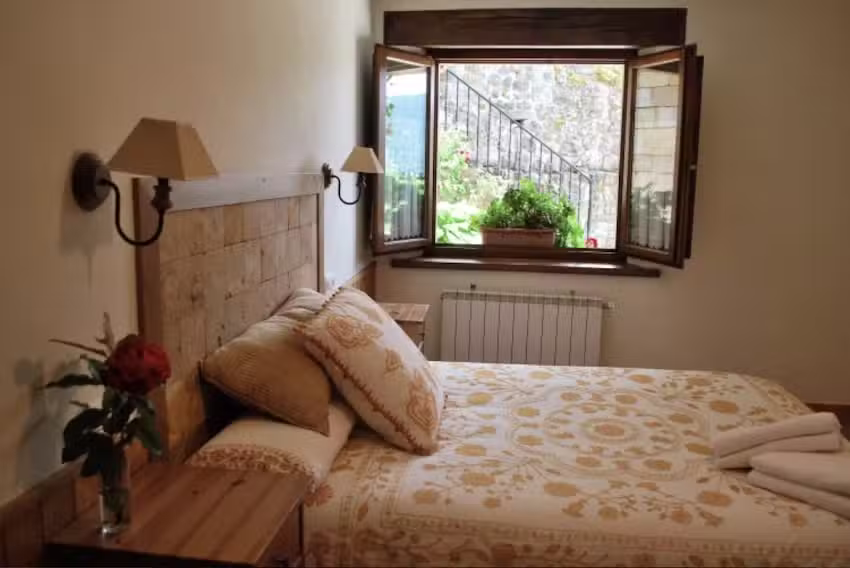 Apartamentos con jardín y piscina Lebanes
