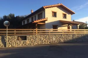 Apartamentos La Llastra de Garaña