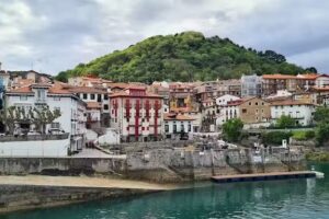 Apartamentos Mundaka Surf Camp