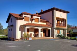 APARTAMENTOS RURALES AL PIE DE MAÑANGA