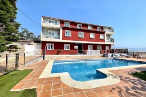 Apartamentos Sinás Playa