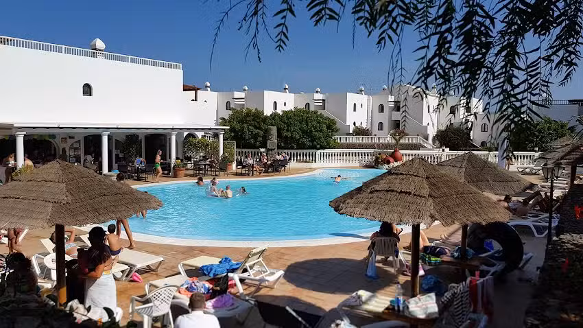 Apartamentos Teguisol