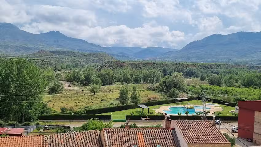 APARTAMENTOS TURISTICOS MIRADORES DEL ISASA