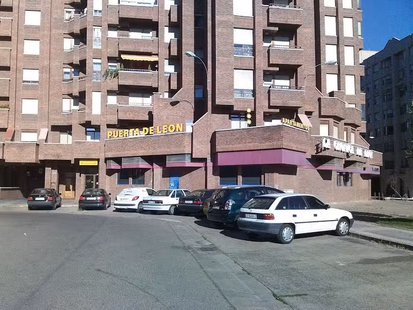 Apartamentos Turísticos Puerta de León