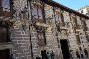 Apartamentos Turísticos Puerta Real Granada