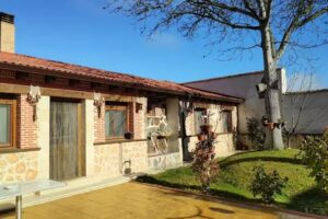 Apartamentos Turisticos Puerto Rico (Alojamiento casa rural en Cuellar, Segovia)