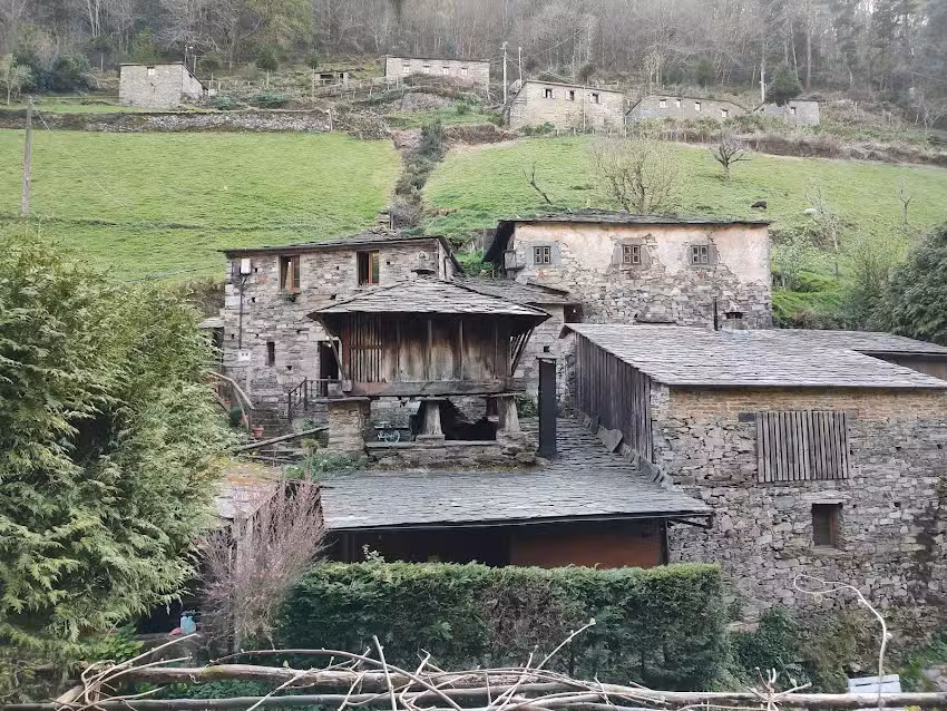 APARTAMENTOS VIAVELEZ ASTURIAS. Apartamentos Granda de Isla