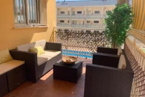 Apto con piscina en la playa