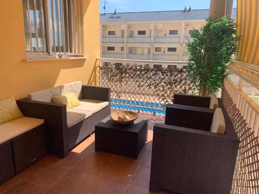 Apto con piscina en la playa