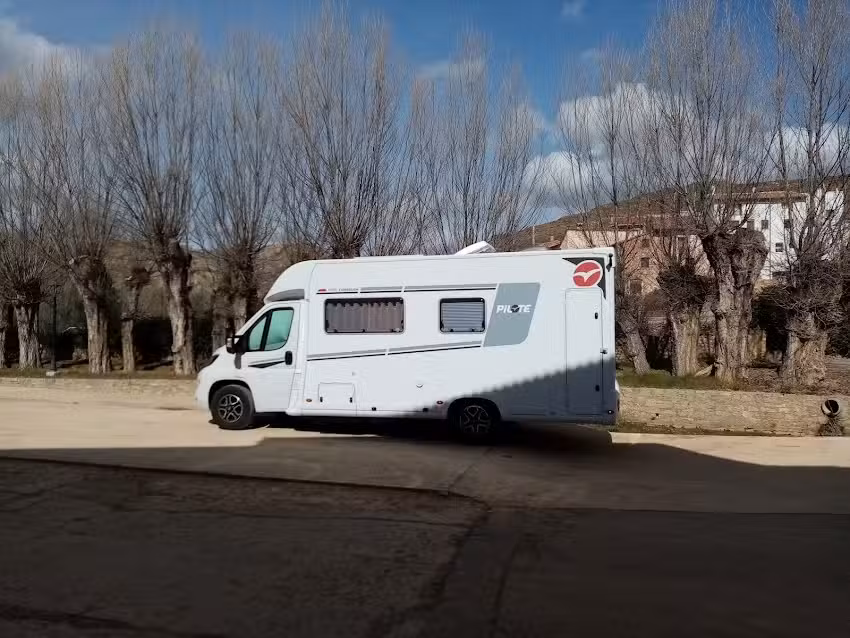 ÁREA DE SERVICIOS PARA AUTOCARAVANAS de Villarroya de los Pinares.