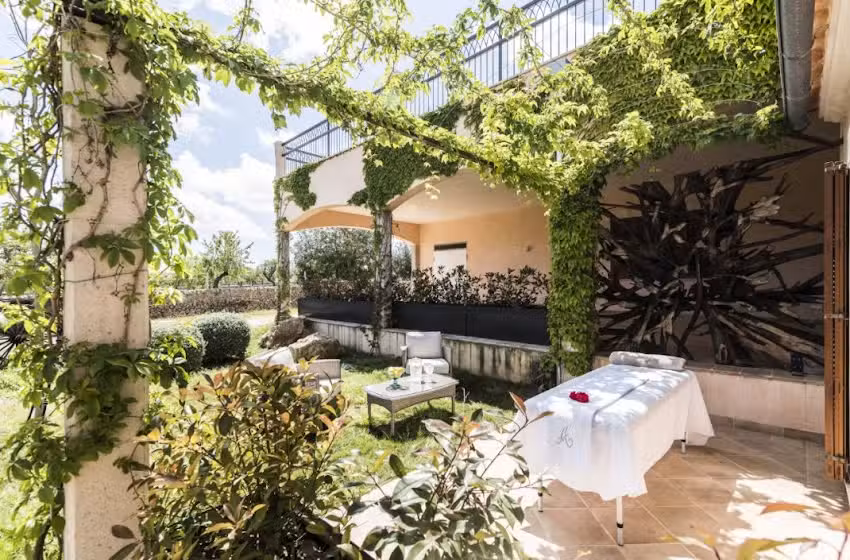 AUMALLIA HOTEL & SPA