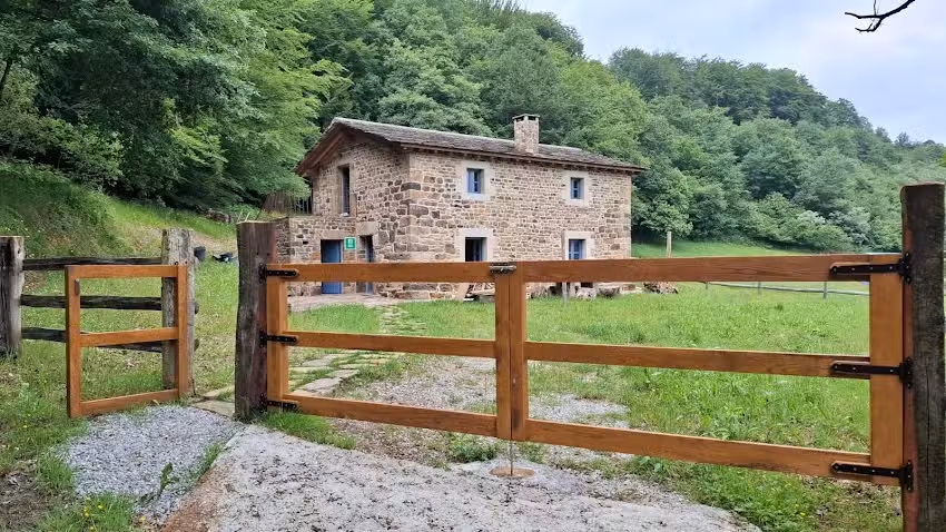 Cabaña pasiega Lo Riquines