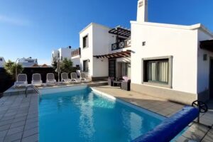 Camelot Holiday Homes by LIVVO