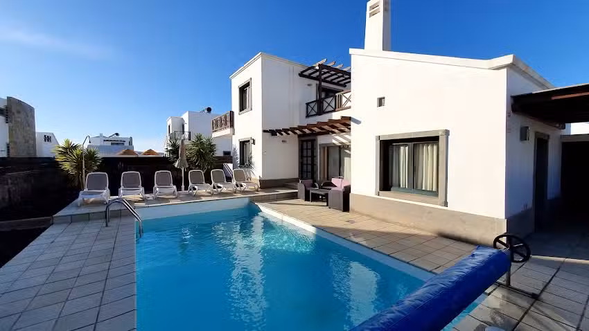 Camelot Holiday Homes by LIVVO