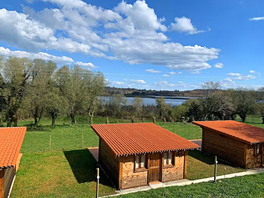 Campamento Turístico Brandoñas (Casa rural, Bungalows, Parking de Caravanas y Camping )