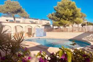 Can Somni – Bohemian, zen and chic appartement with swimming pool