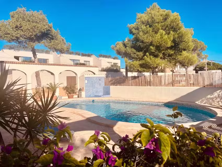 Can Somni – Bohemian, zen and chic appartement with swimming pool