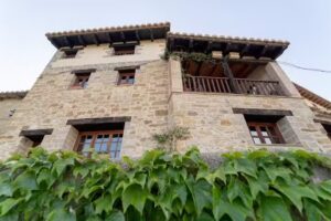 CARCINCO RURAL S.L.U. (Casa Rural El Irlandés y Masía La Roya)