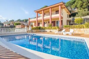 Casa acogedora Maer con piscina privada- Belvilla by Oyo