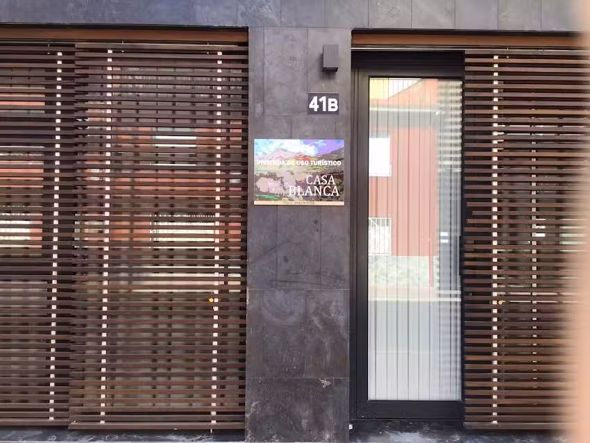 Casa Blanca, by Apartamentos Arnedillo