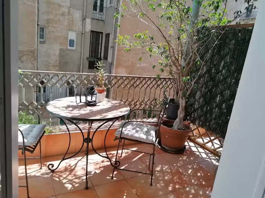 Casa Consell Gran Via, Guest House