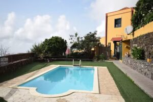 Casa Cueva en Tenerife con Piscina y Playa- Belvilla by Oyo