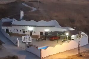 Casa cueva los Honorios