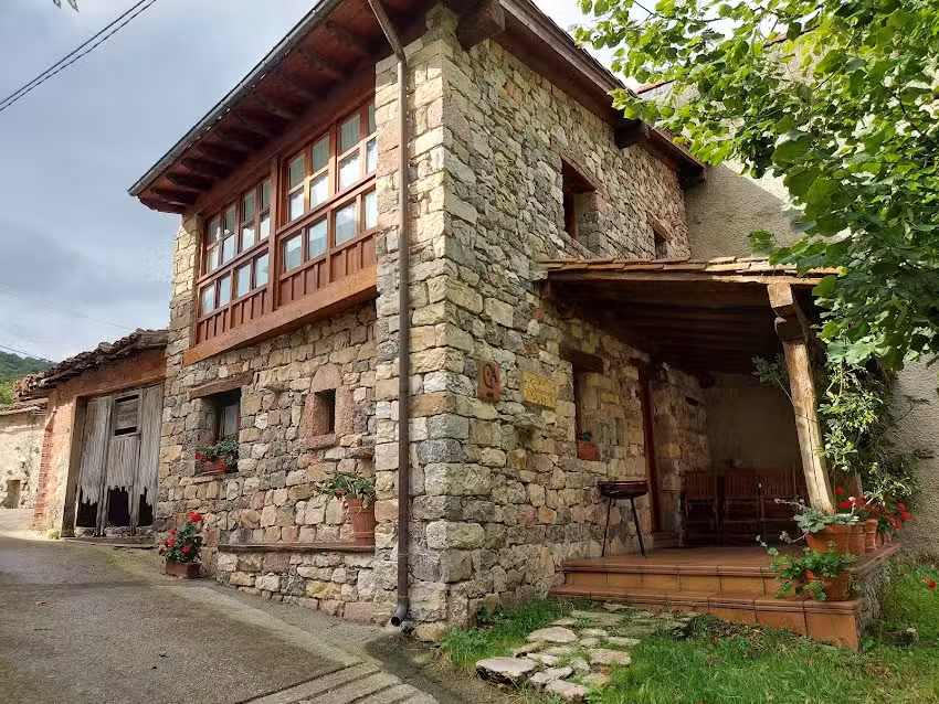 Casa de Aldea «El Sotámbanu»