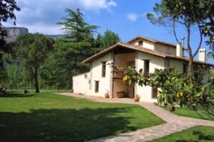 Casa de colonias Can Mateu, Els Porxos, La Cinglera