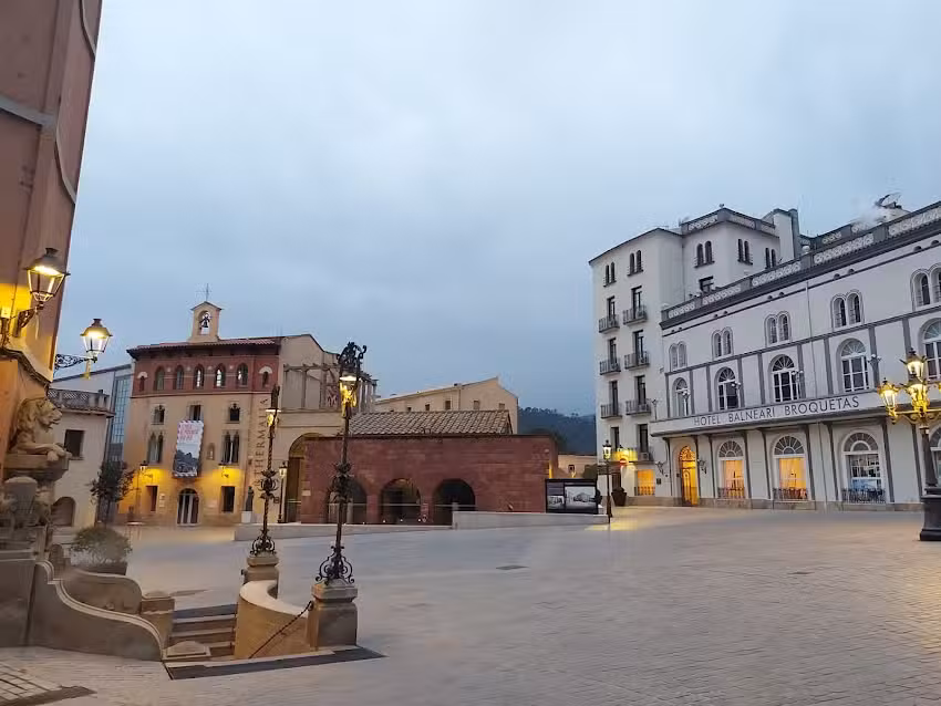 Casa de poble termes romanes