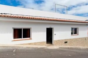 Casa de vacaciones en Garachico con vistas a la montaña- Belvilla by Oyo