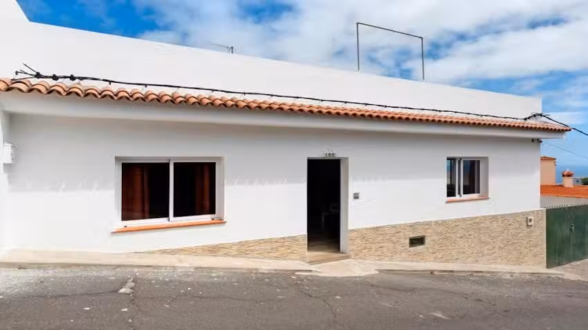 Casa de vacaciones en Garachico con vistas a la montaña- Belvilla by Oyo